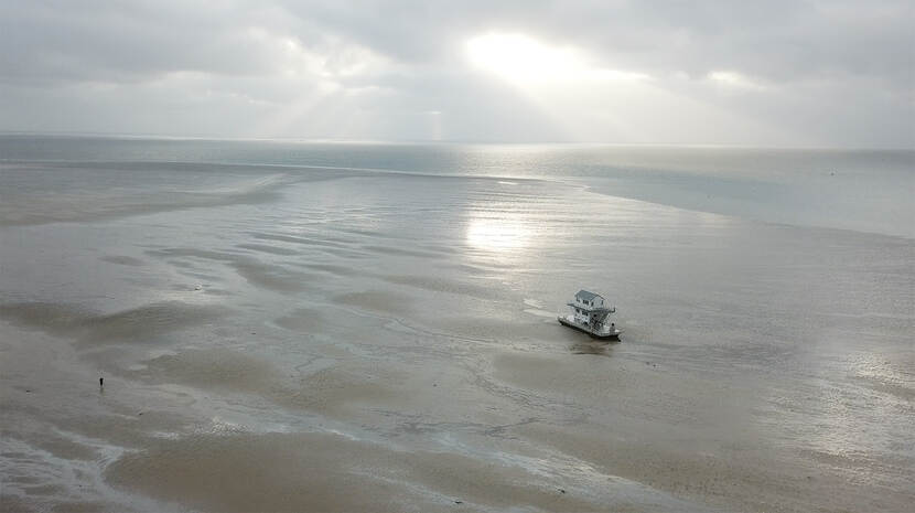 Uitzicht over de Waddenzee, met de wadwachterstoren op Richel.